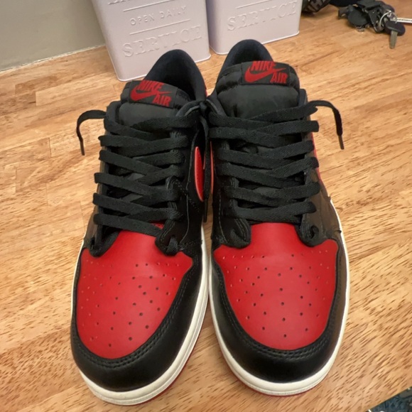 Jordan 1 Retro Low OG Bred Black Red sz 11 - 2015. New not used no box